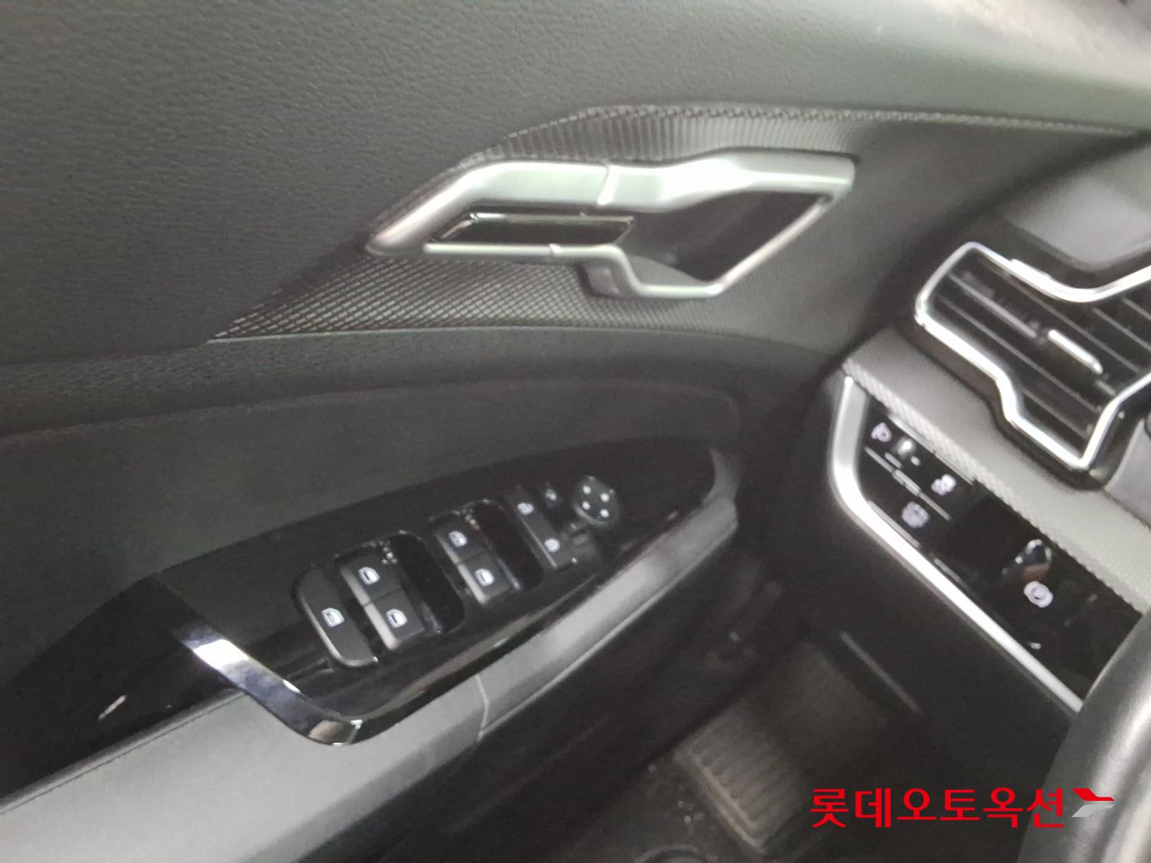 2023 - kia sportage