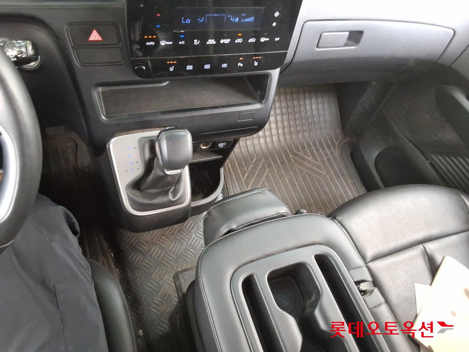 2025 - hyundai staria