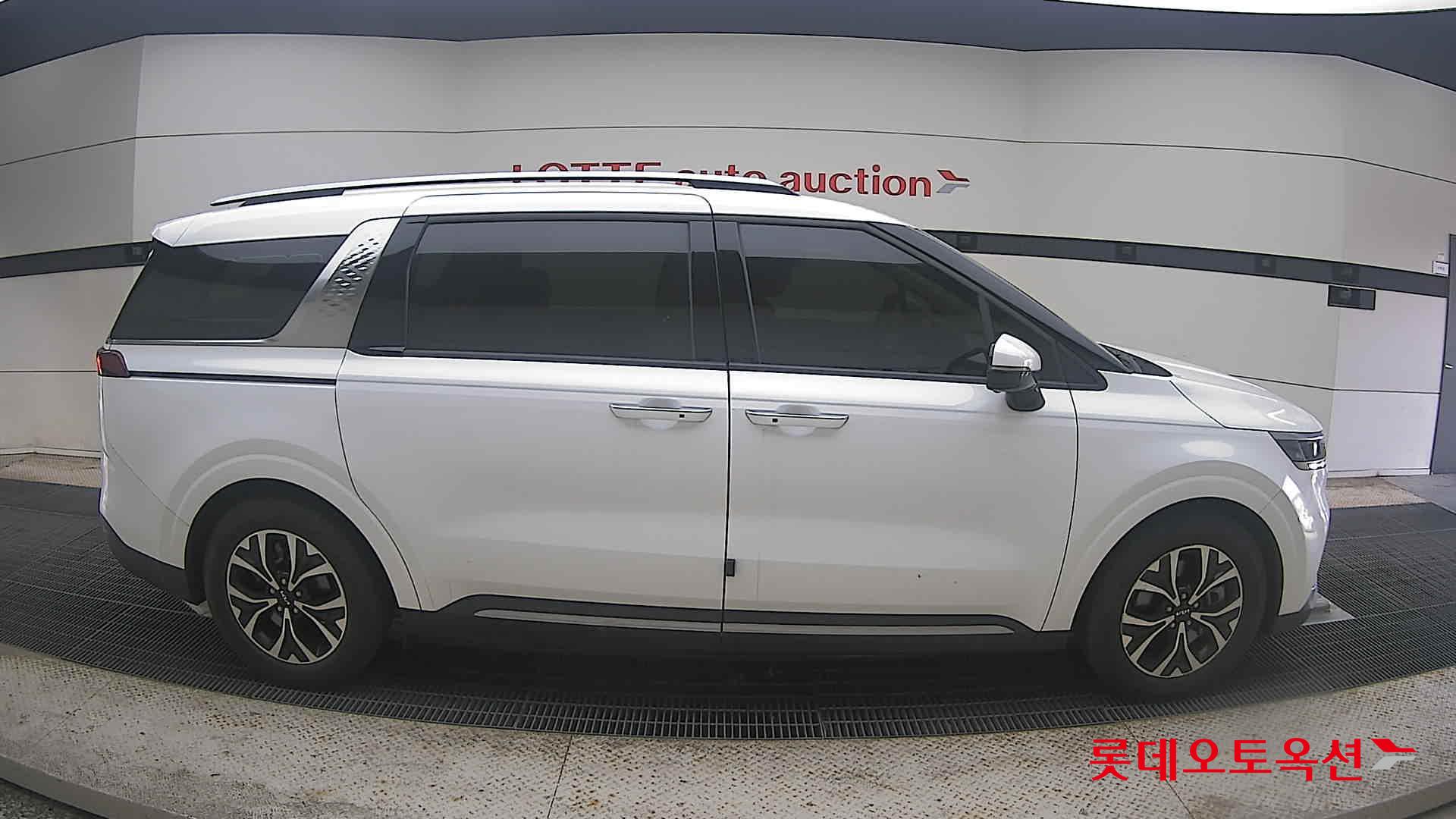 2023 - kia carnival