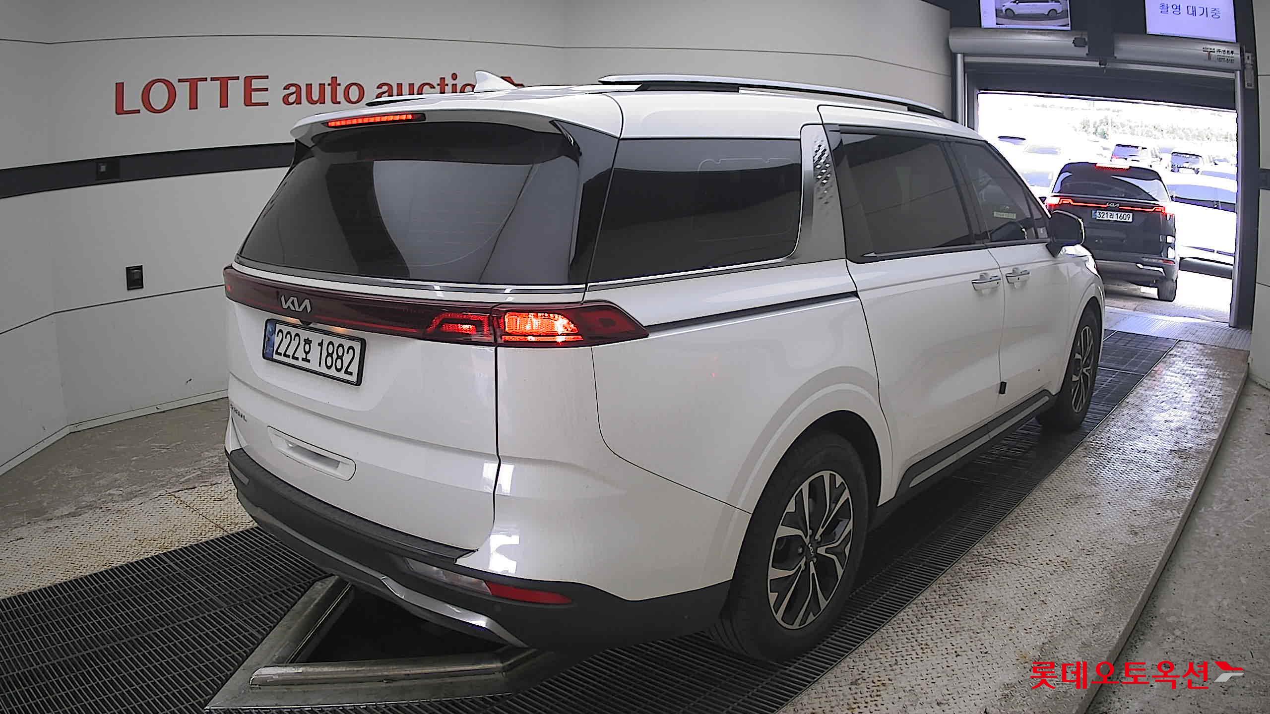 2023 - kia carnival