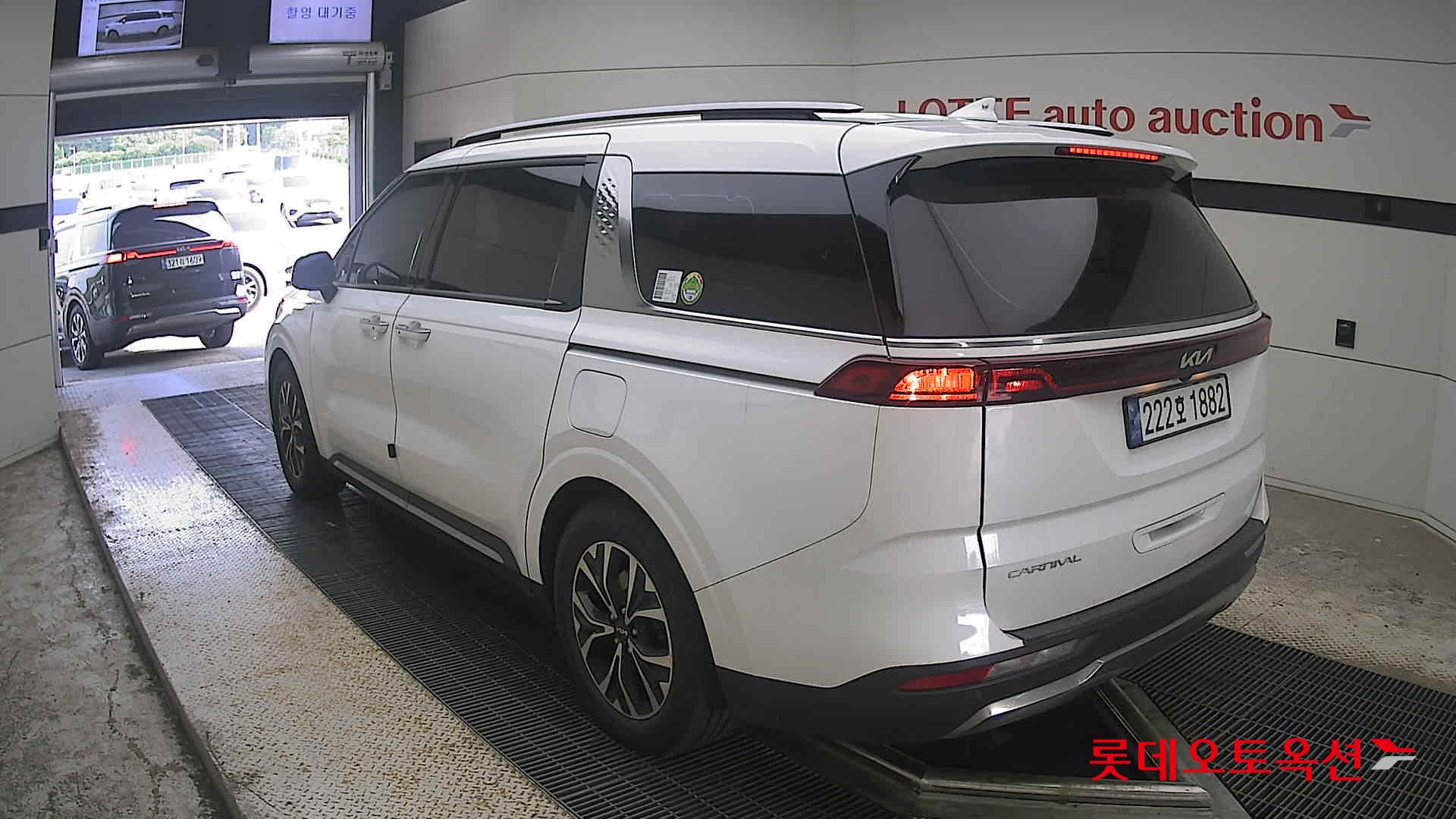 2023 - kia carnival