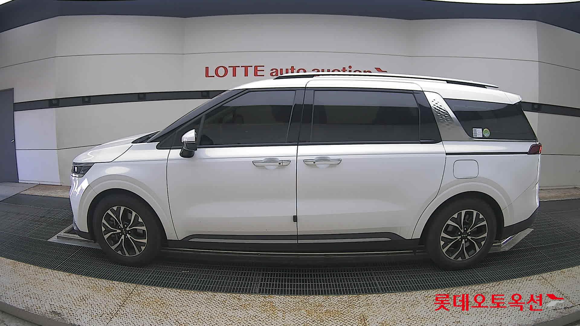 2023 - kia carnival