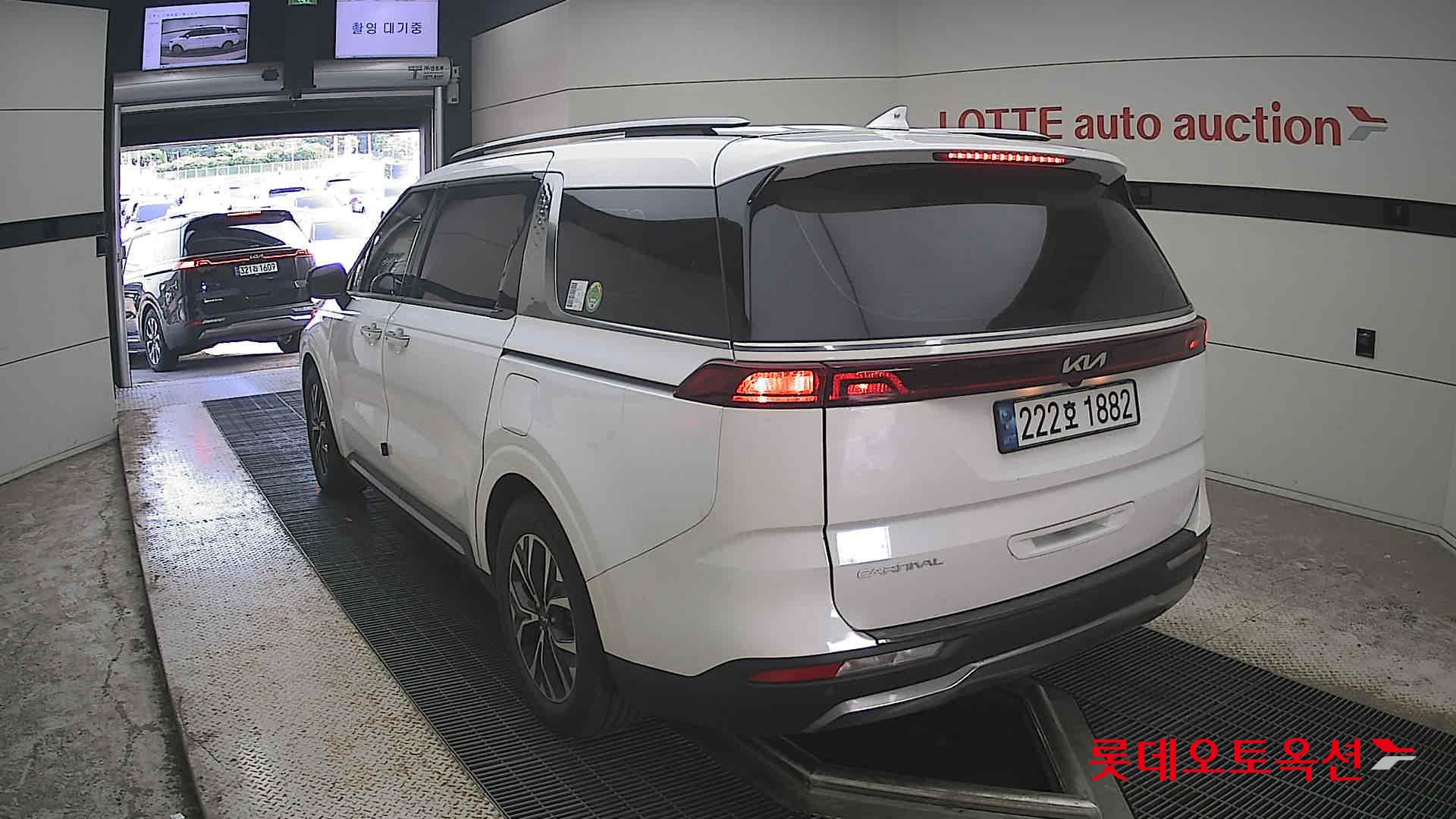 2023 - kia carnival