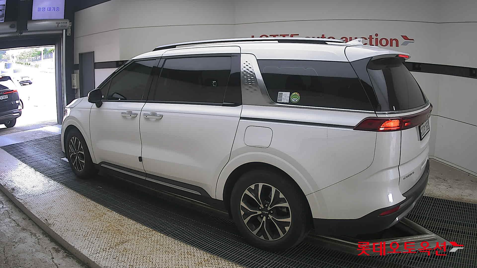 2023 - kia carnival