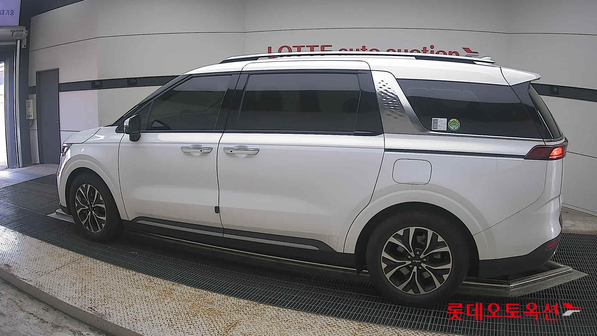 2023 - kia carnival
