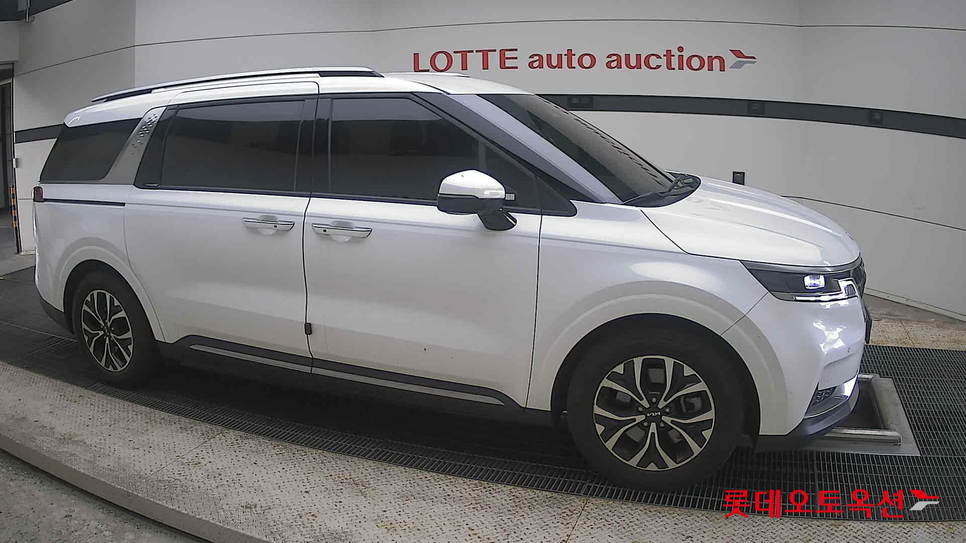 2023 - kia carnival