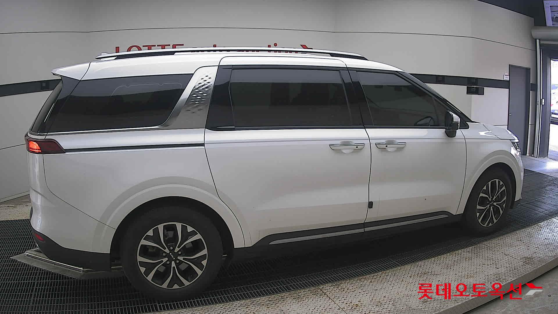 2023 - kia carnival