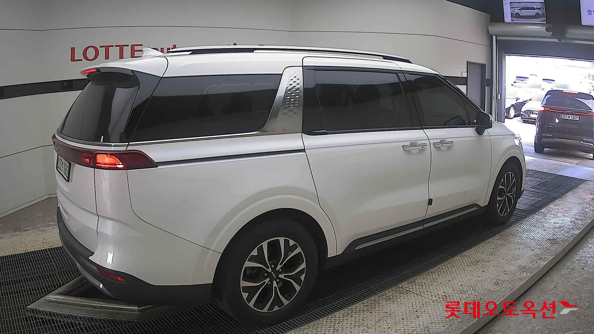 2023 - kia carnival