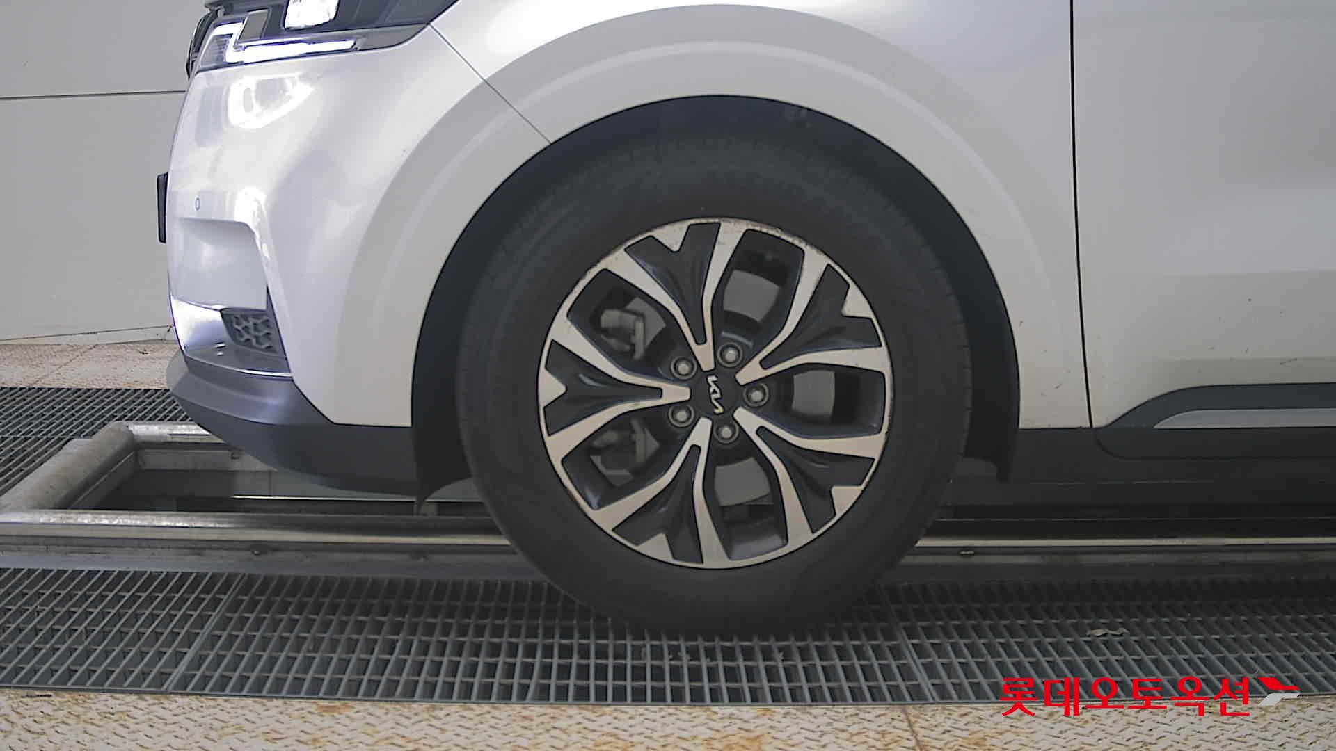 2023 - kia carnival