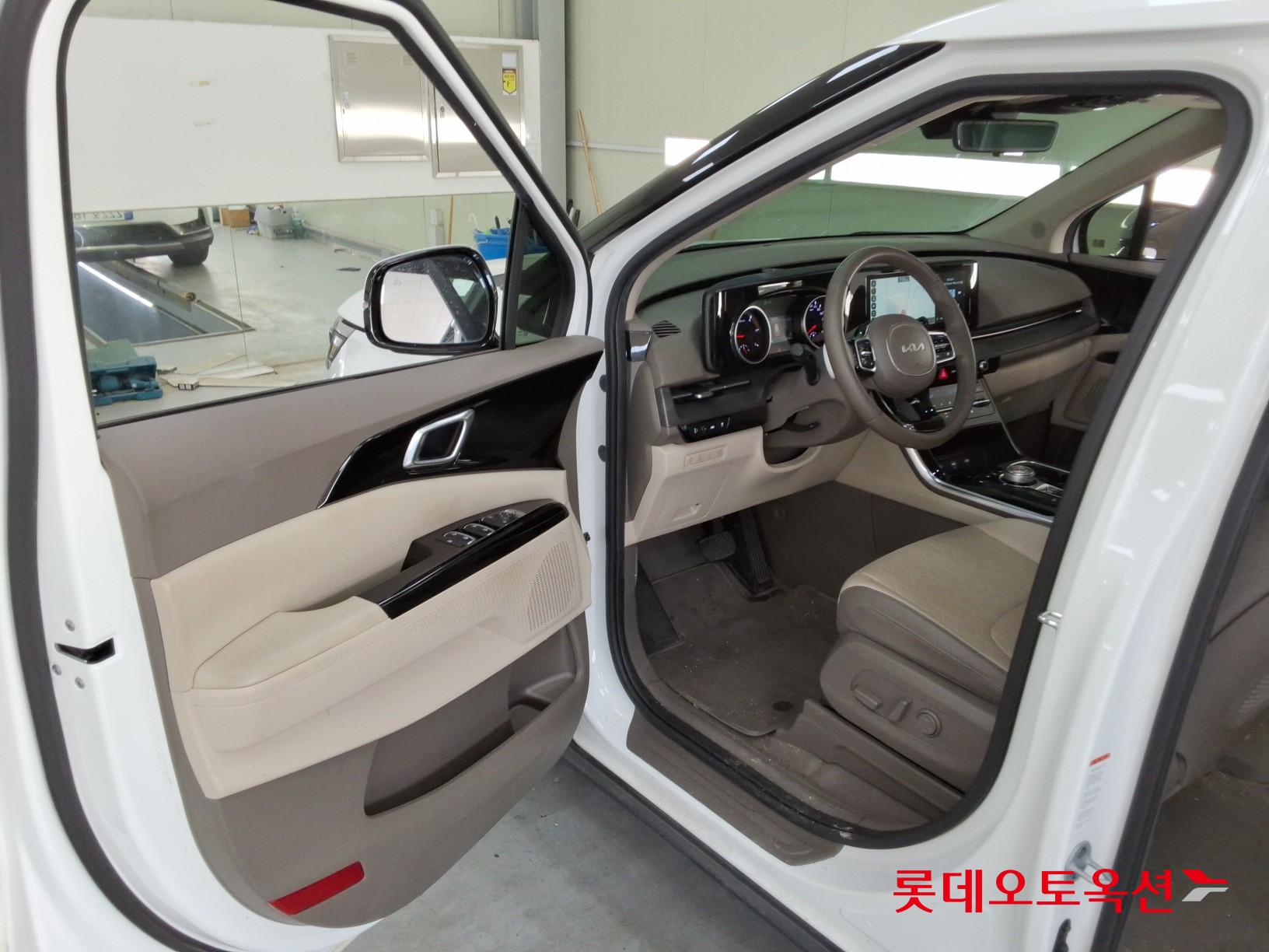 2023 - kia carnival