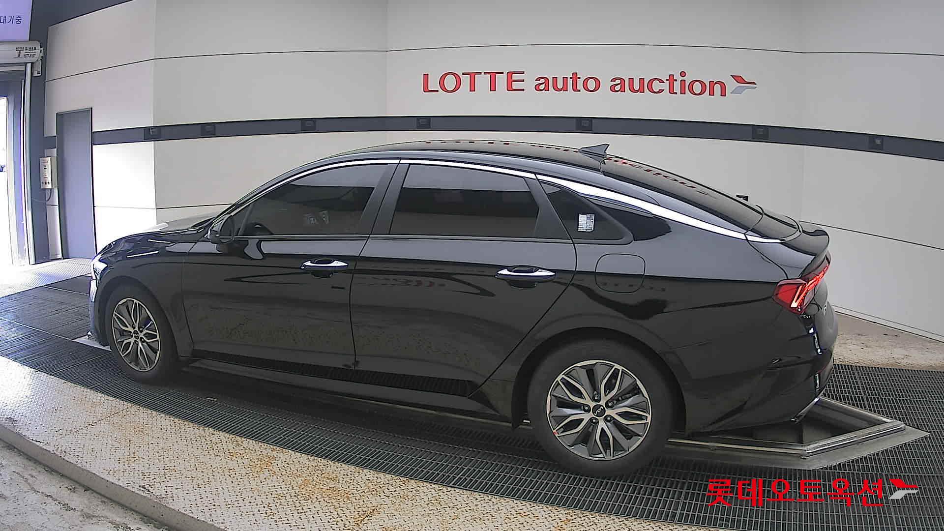 2022 - kia k5