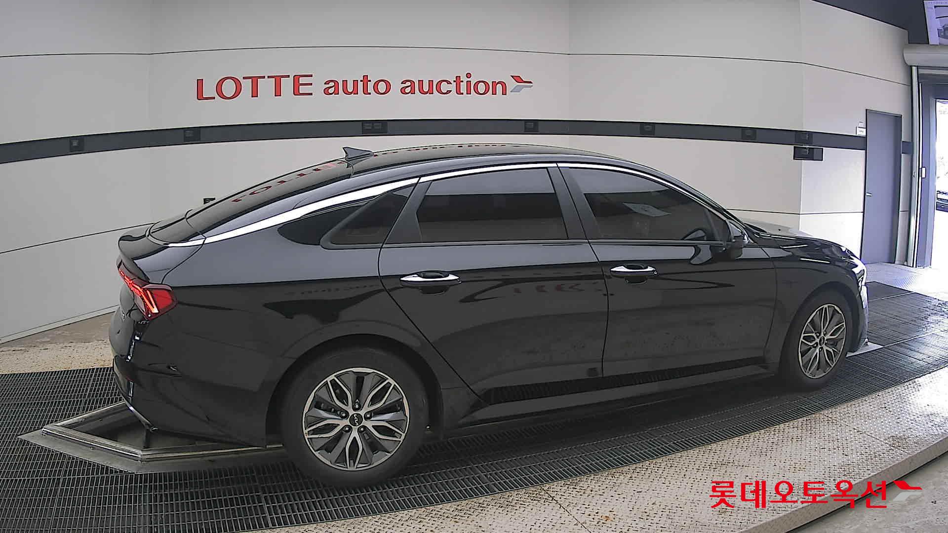 2022 - kia k5