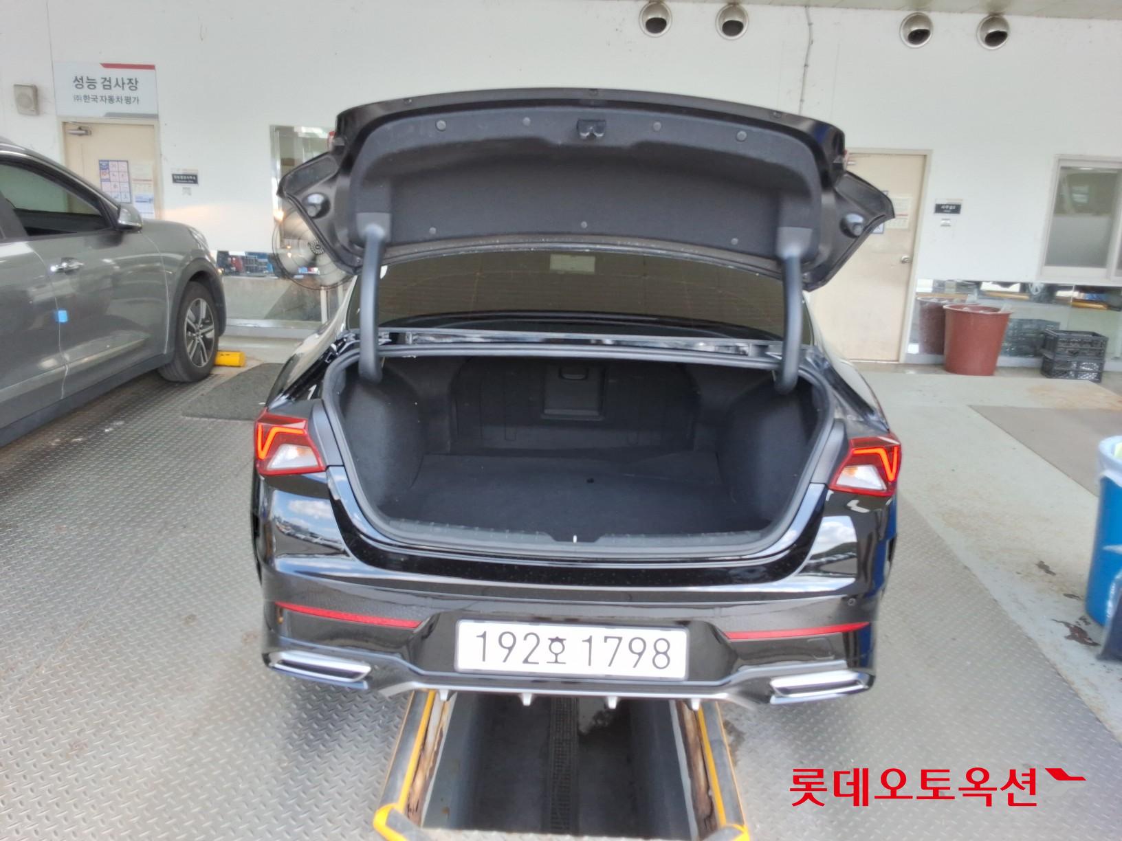 2022 - kia k5