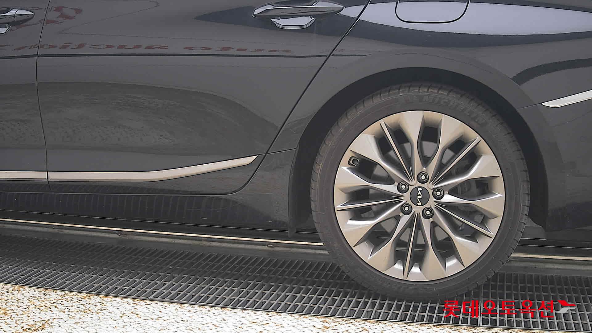 2022 - kia k8