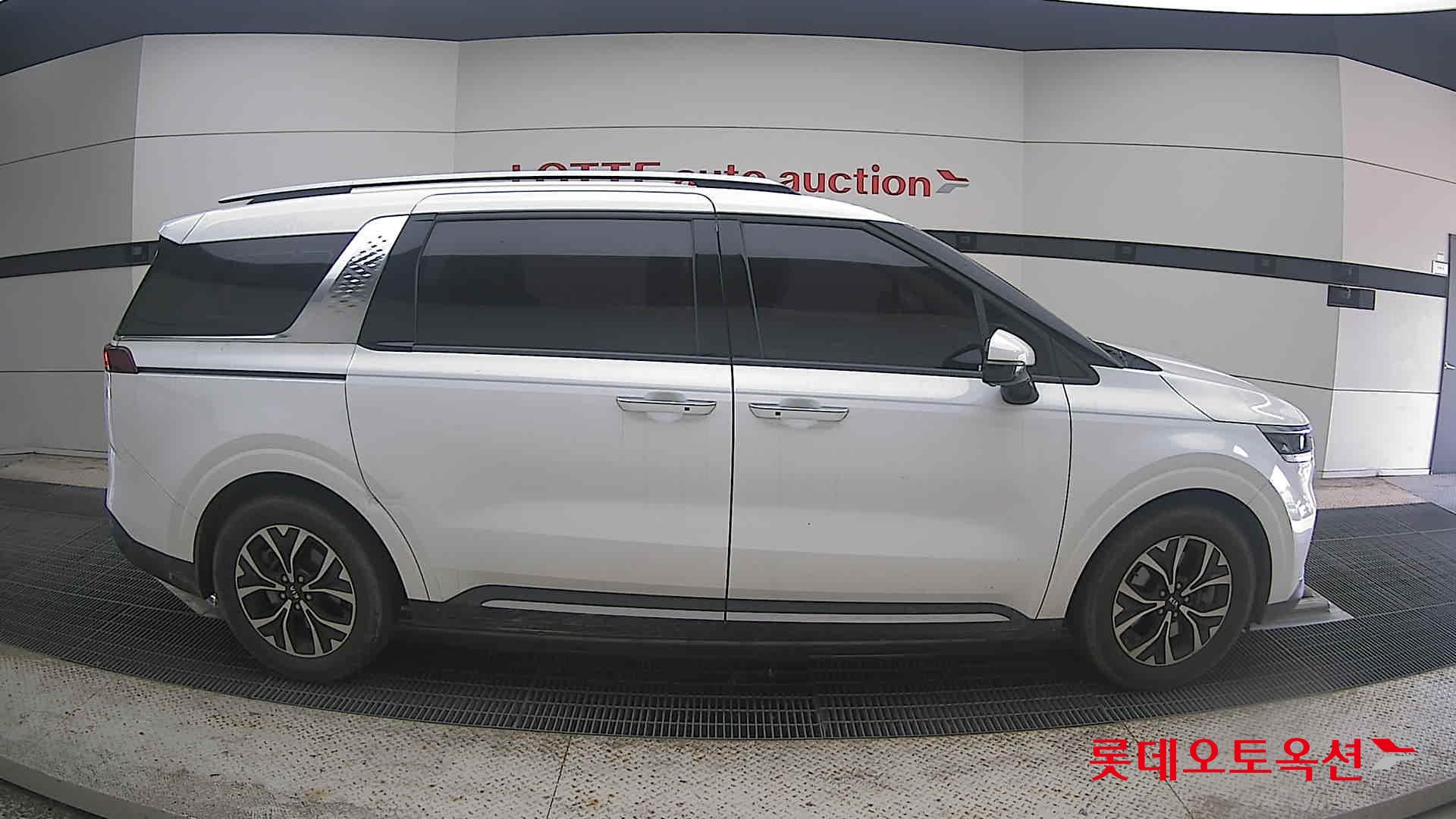 2021 - kia carnival