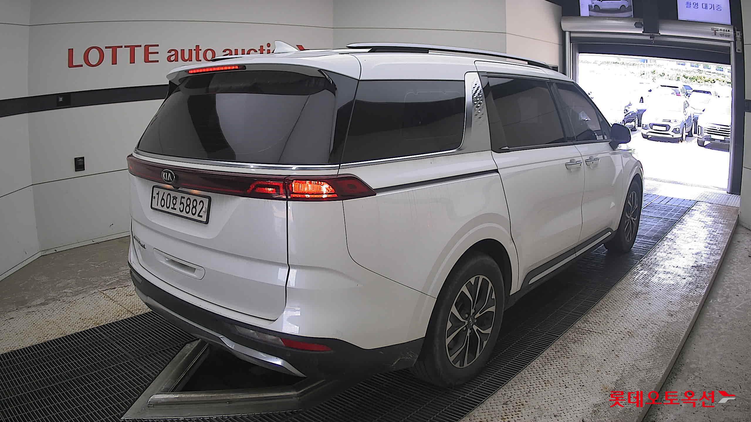 2021 - kia carnival
