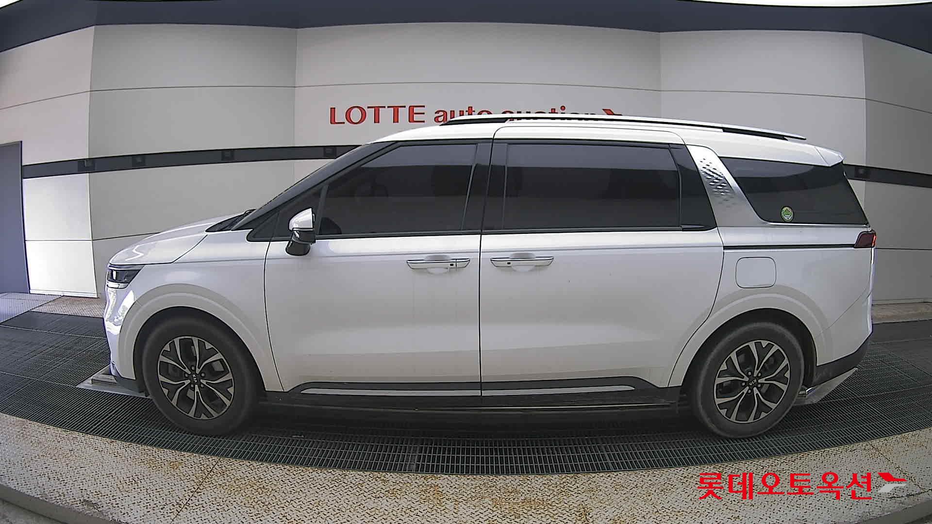 2021 - kia carnival