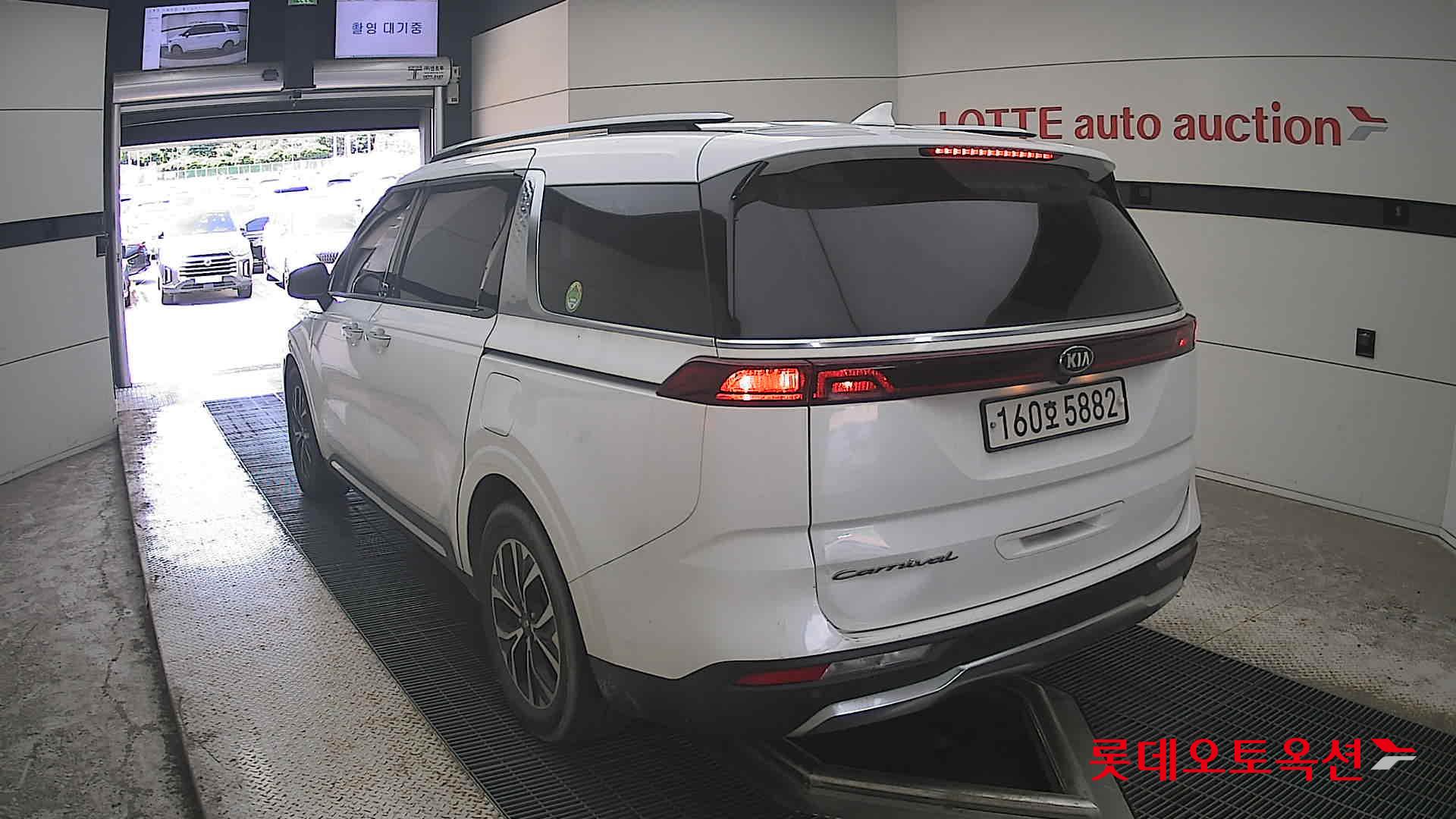 2021 - kia carnival
