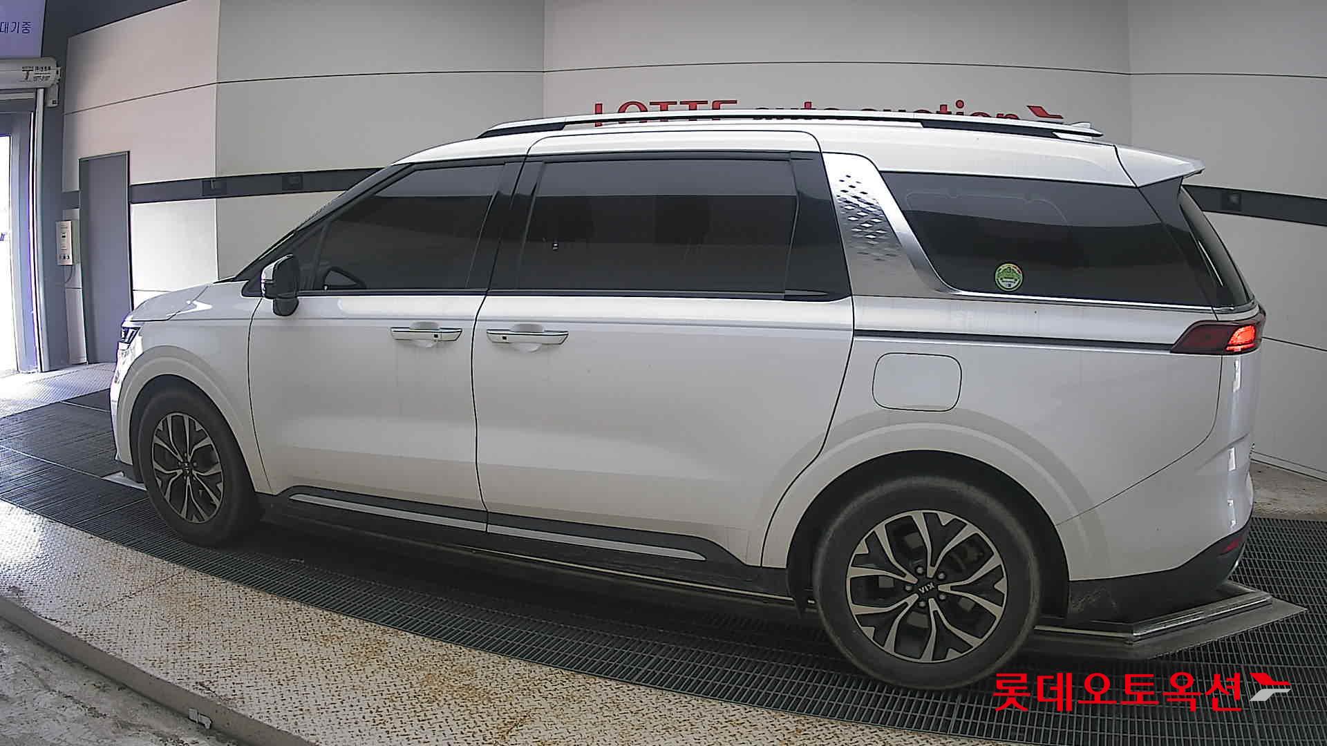 2021 - kia carnival