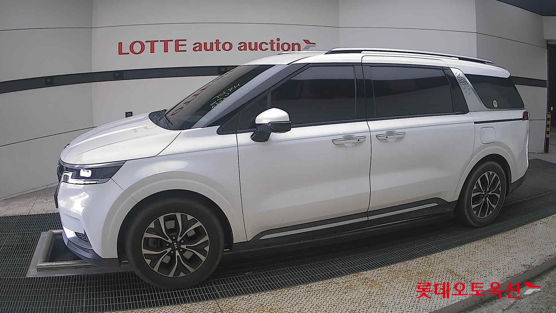 2021 - kia carnival