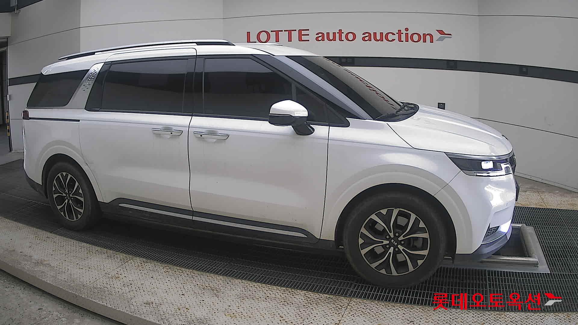 2021 - kia carnival