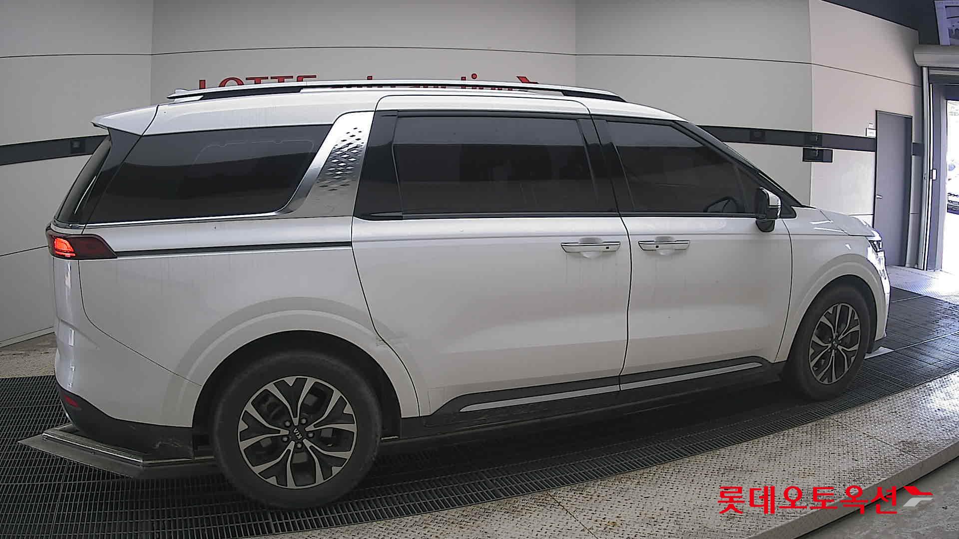 2021 - kia carnival