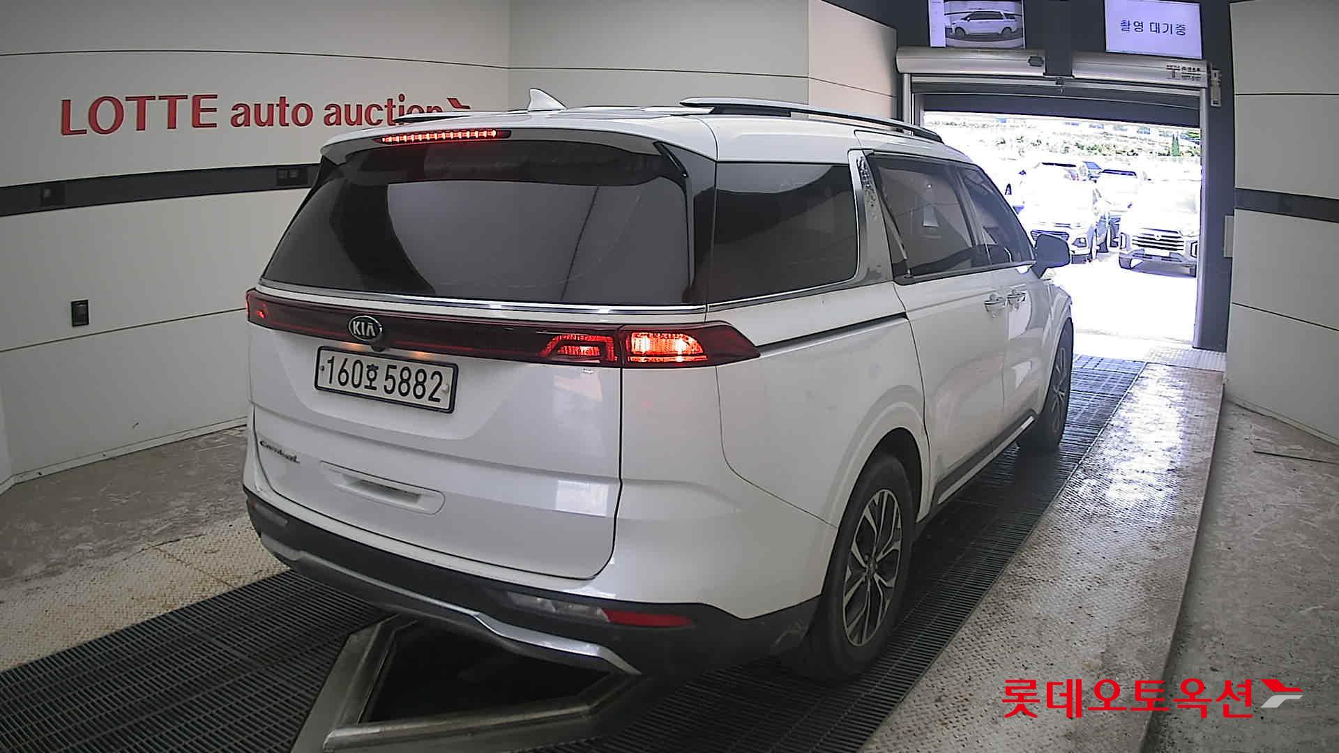 2021 - kia carnival