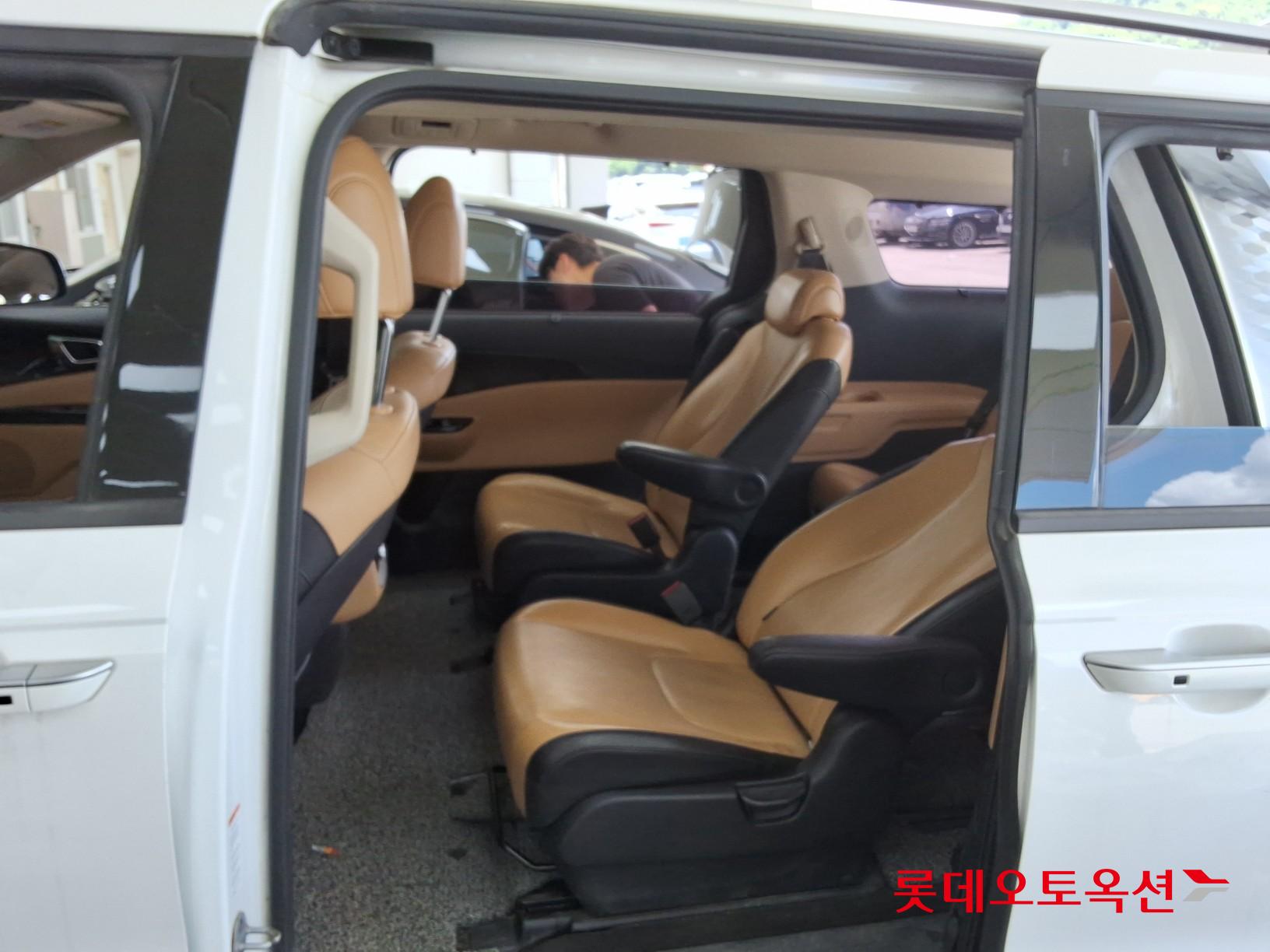 2021 - kia carnival