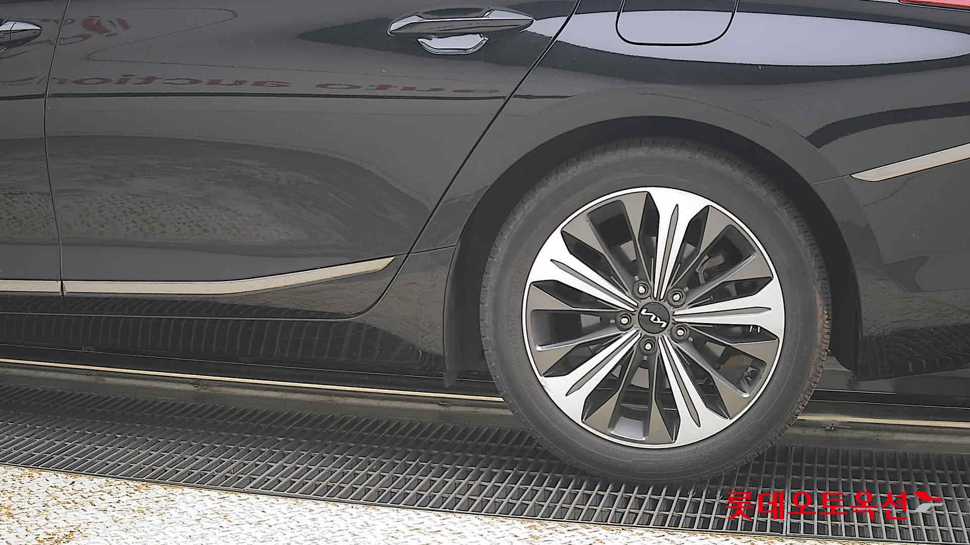 2023 - kia k8