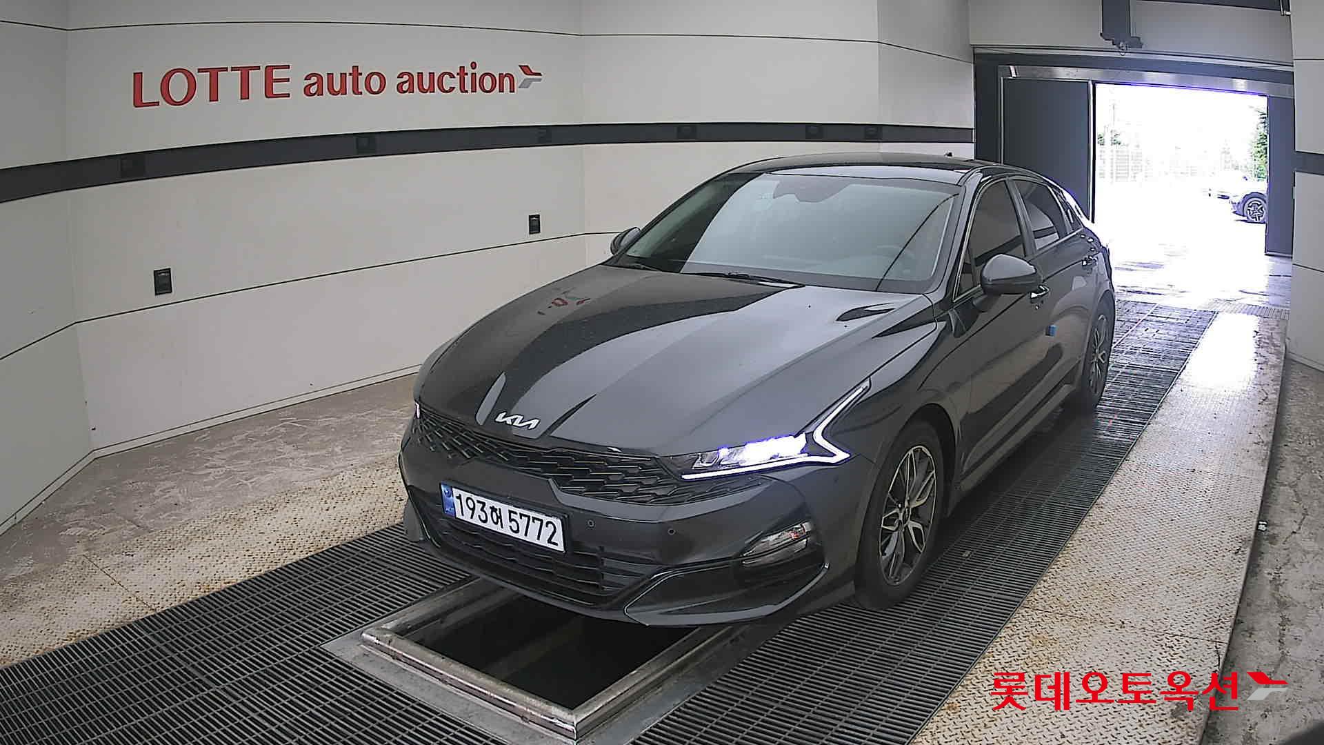 2022 - kia k5