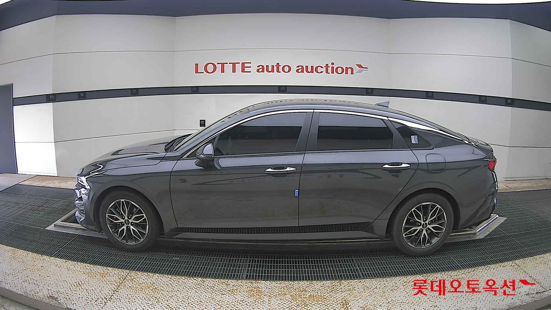 2022 - kia k5