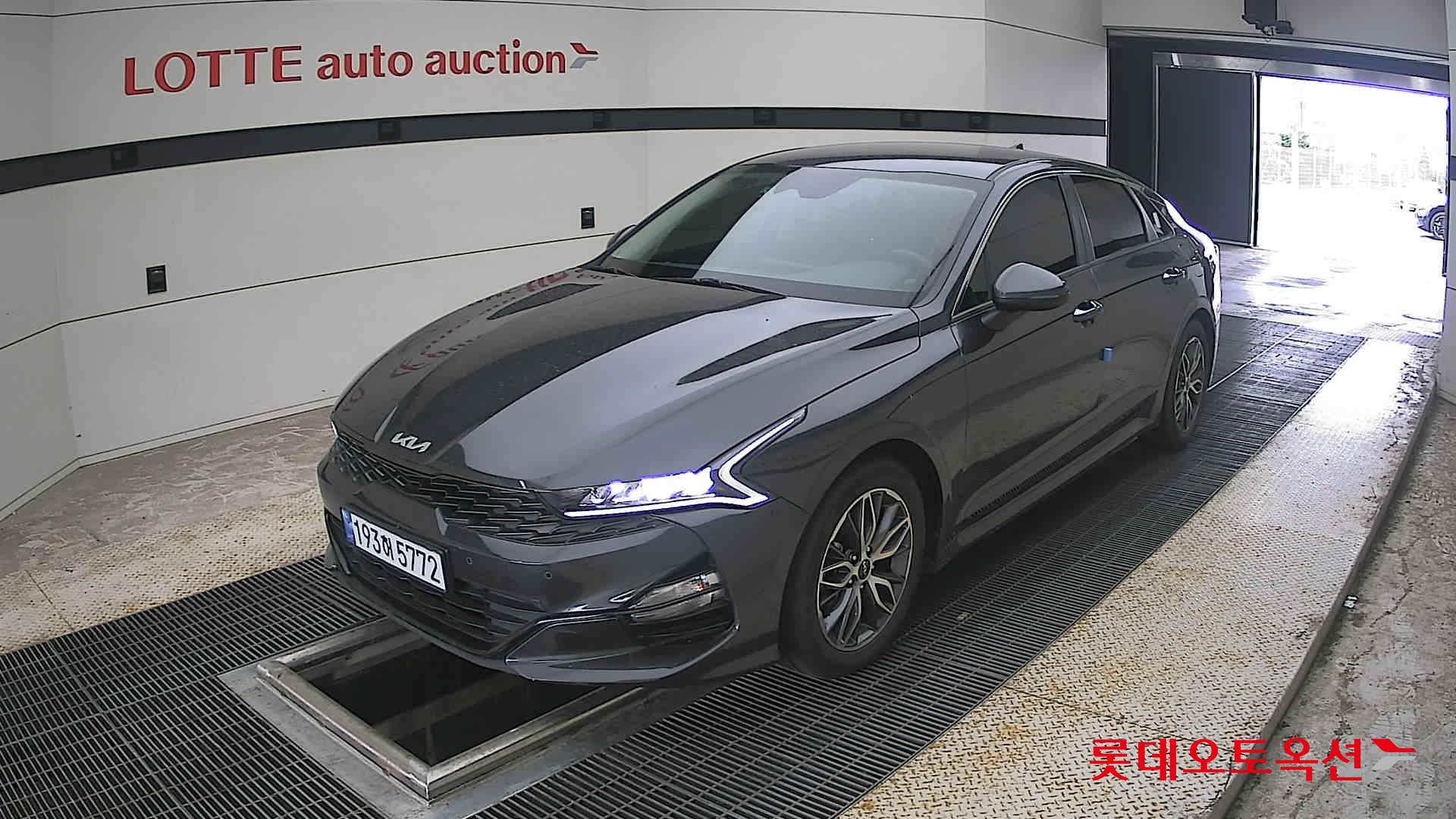2022 - kia k5