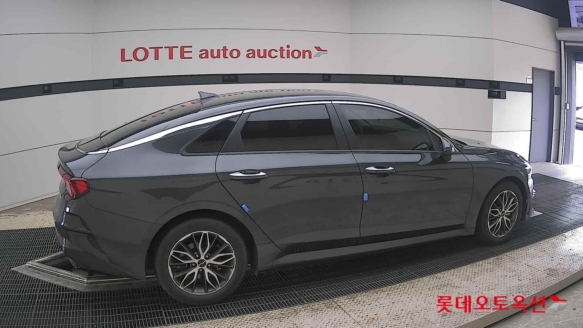 2022 - kia k5