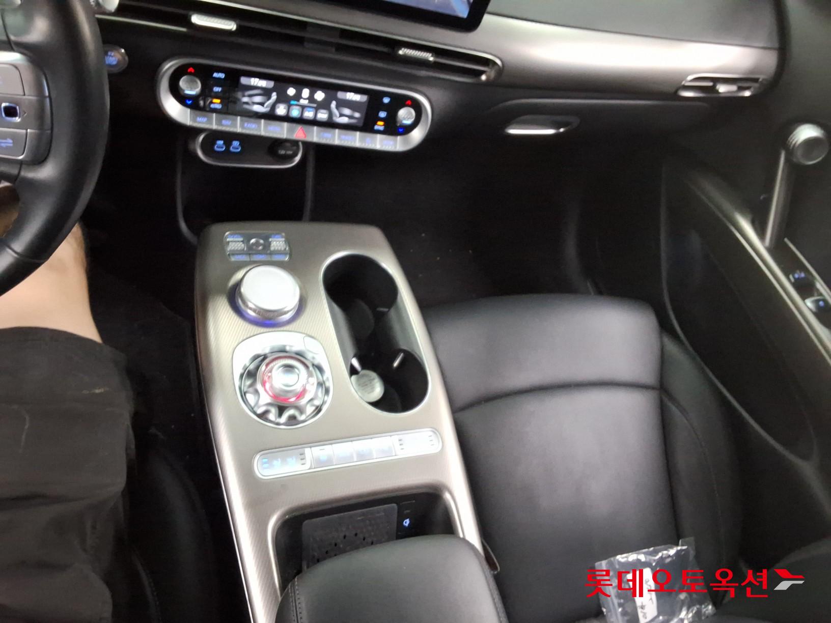 2022 - genesis gv60