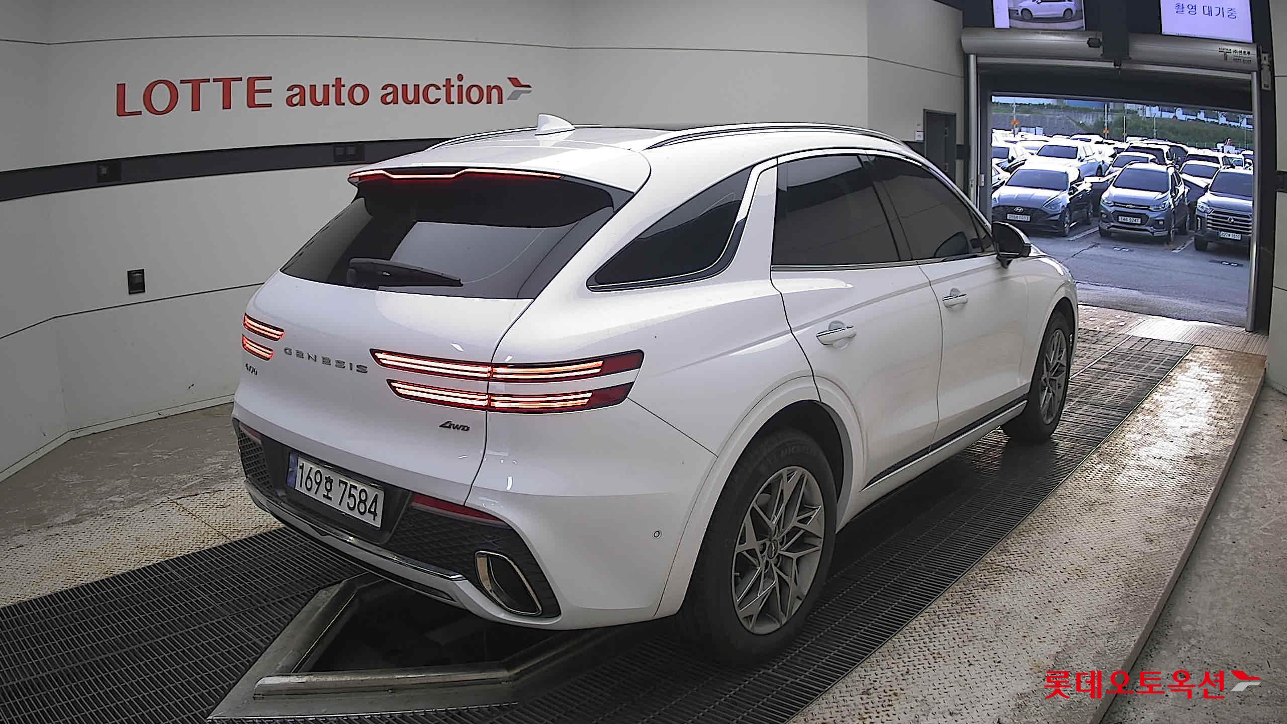2022 - genesis gv70