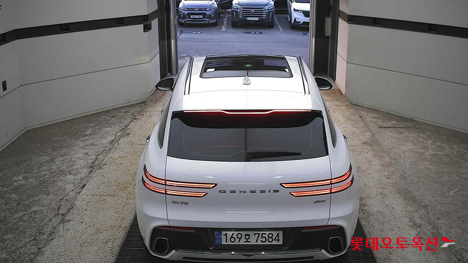 2022 - genesis gv70