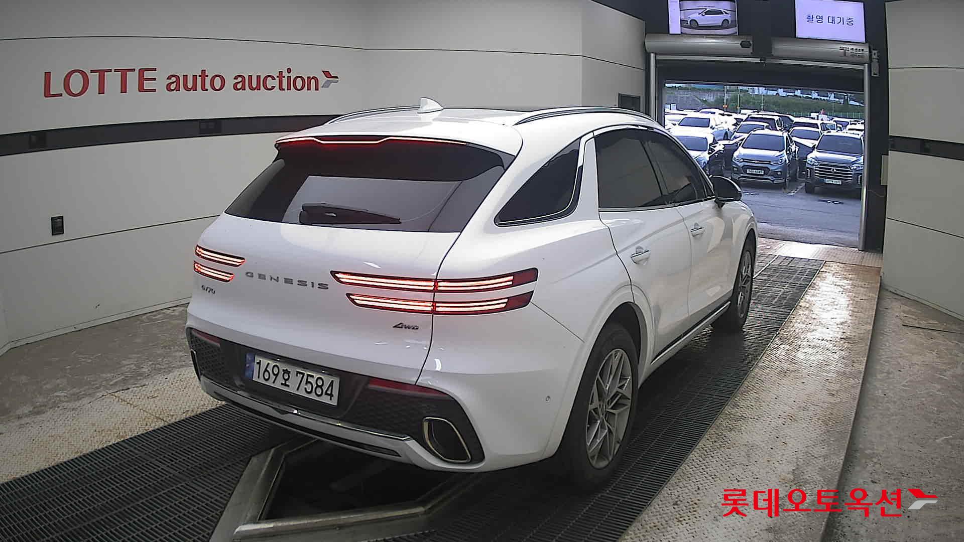 2022 - genesis gv70