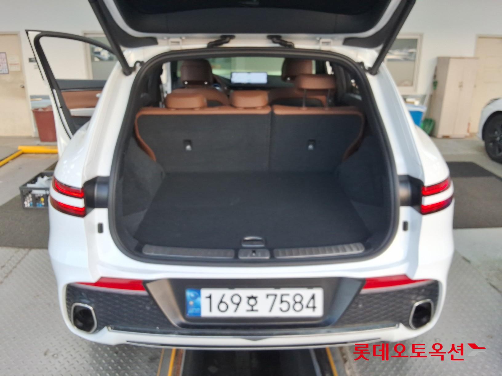 2022 - genesis gv70