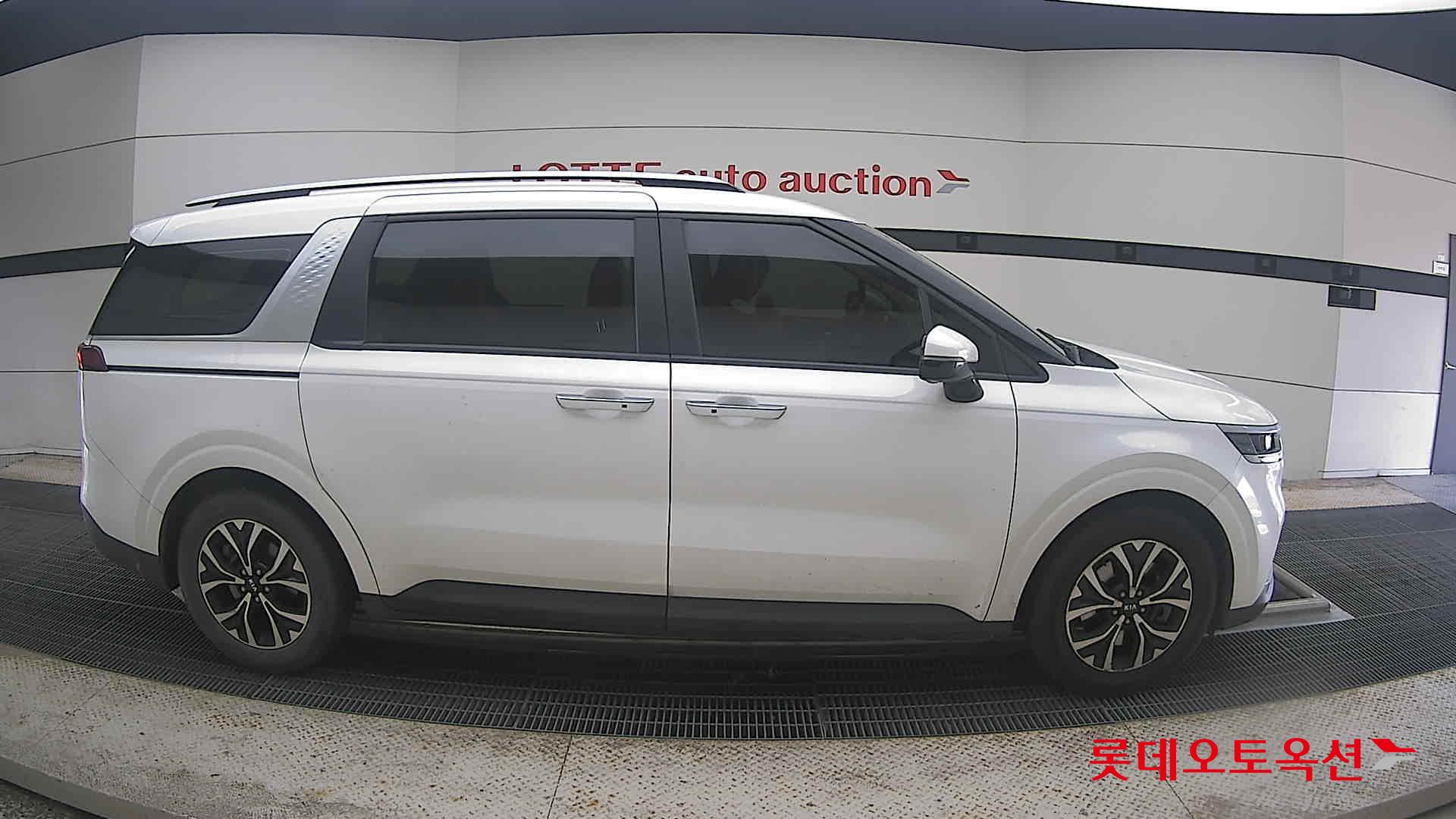 2021 - kia carnival