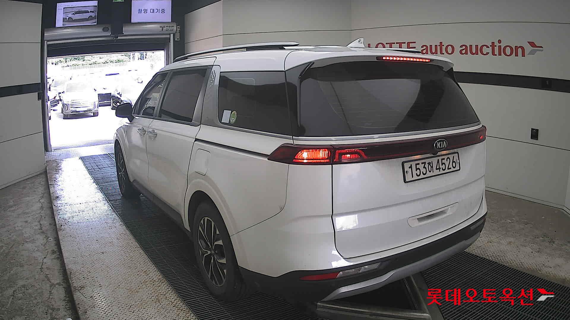 2021 - kia carnival