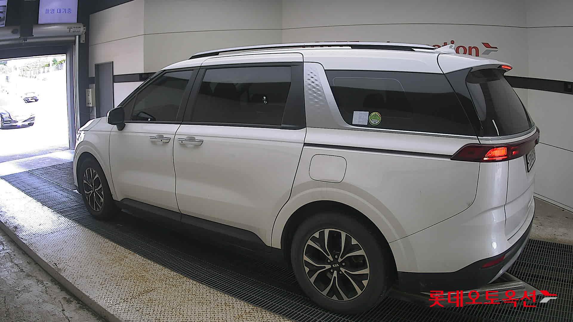 2021 - kia carnival