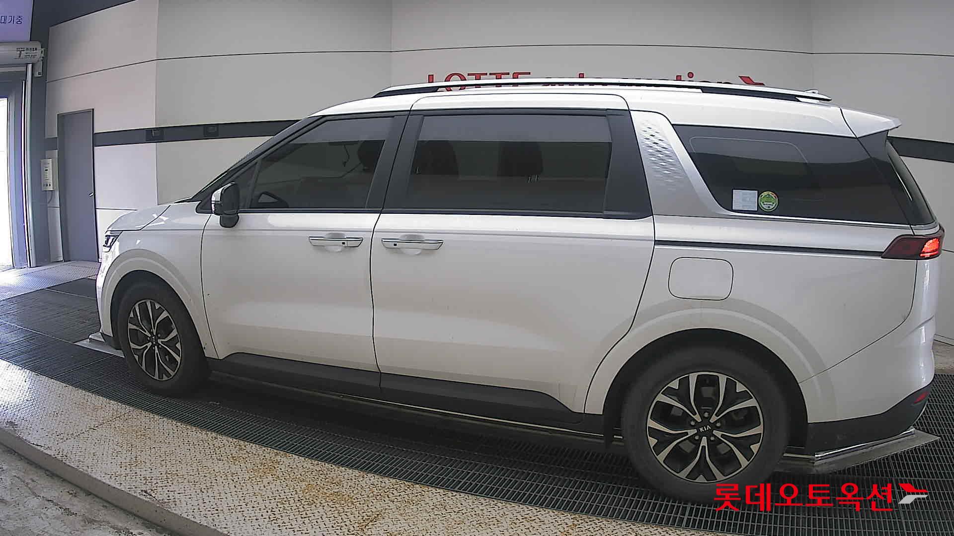 2021 - kia carnival