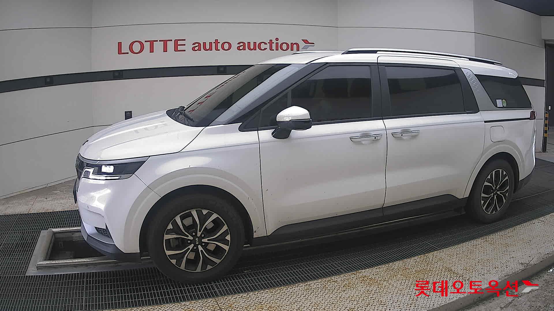 2021 - kia carnival