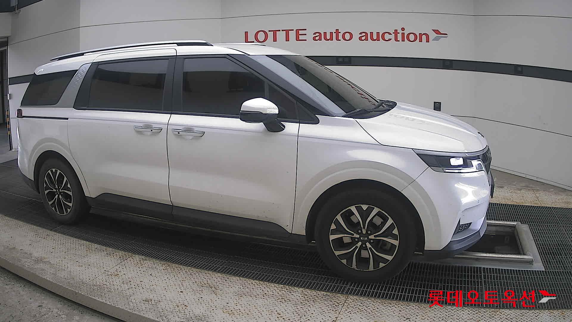 2021 - kia carnival