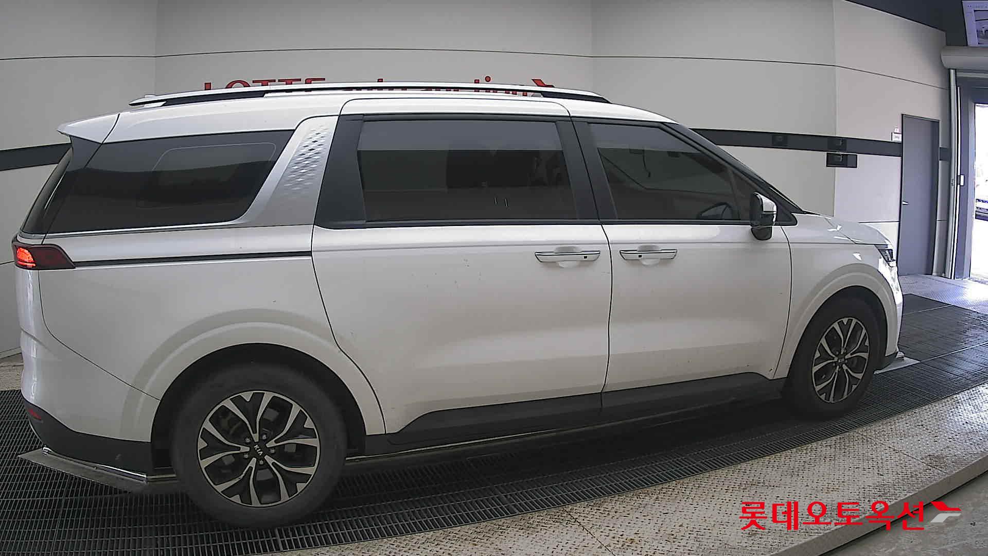 2021 - kia carnival