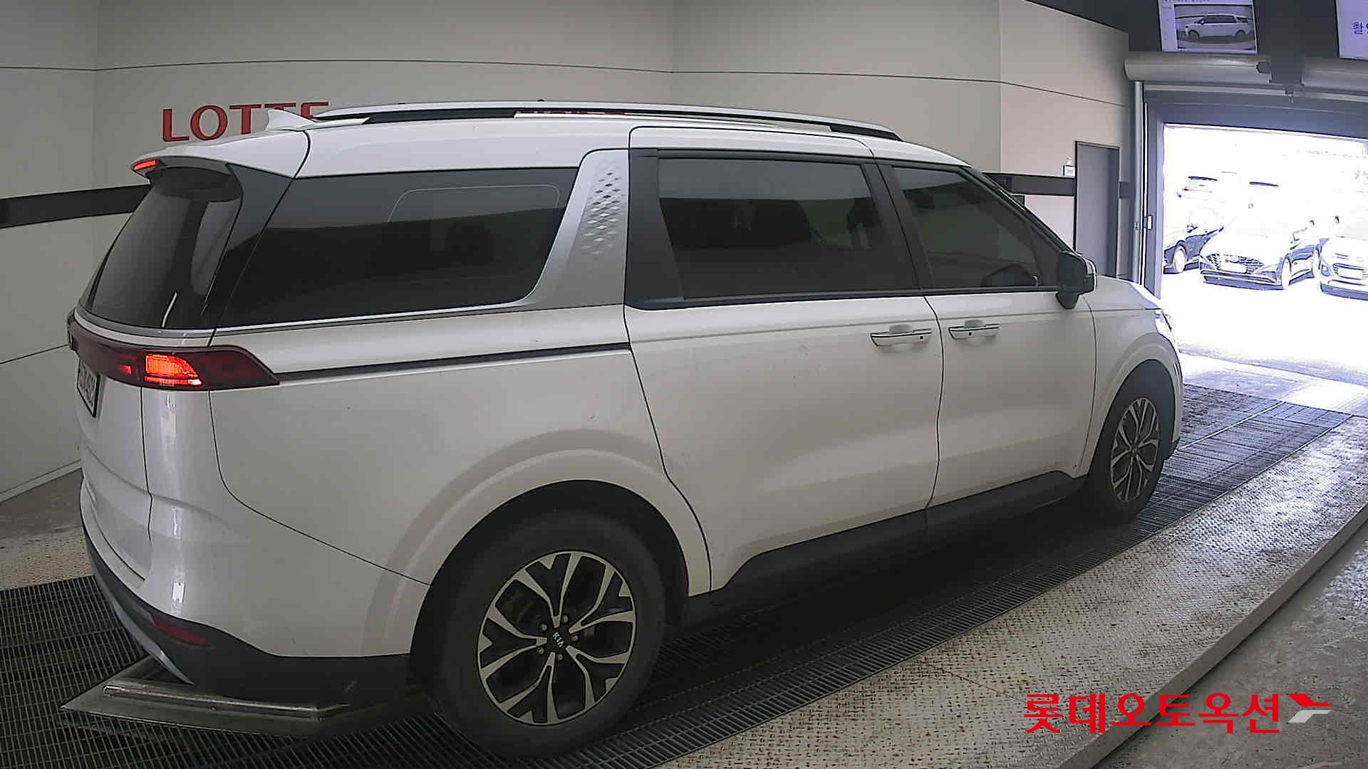 2021 - kia carnival