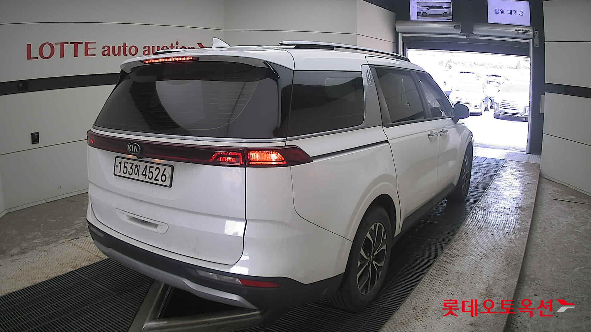 2021 - kia carnival