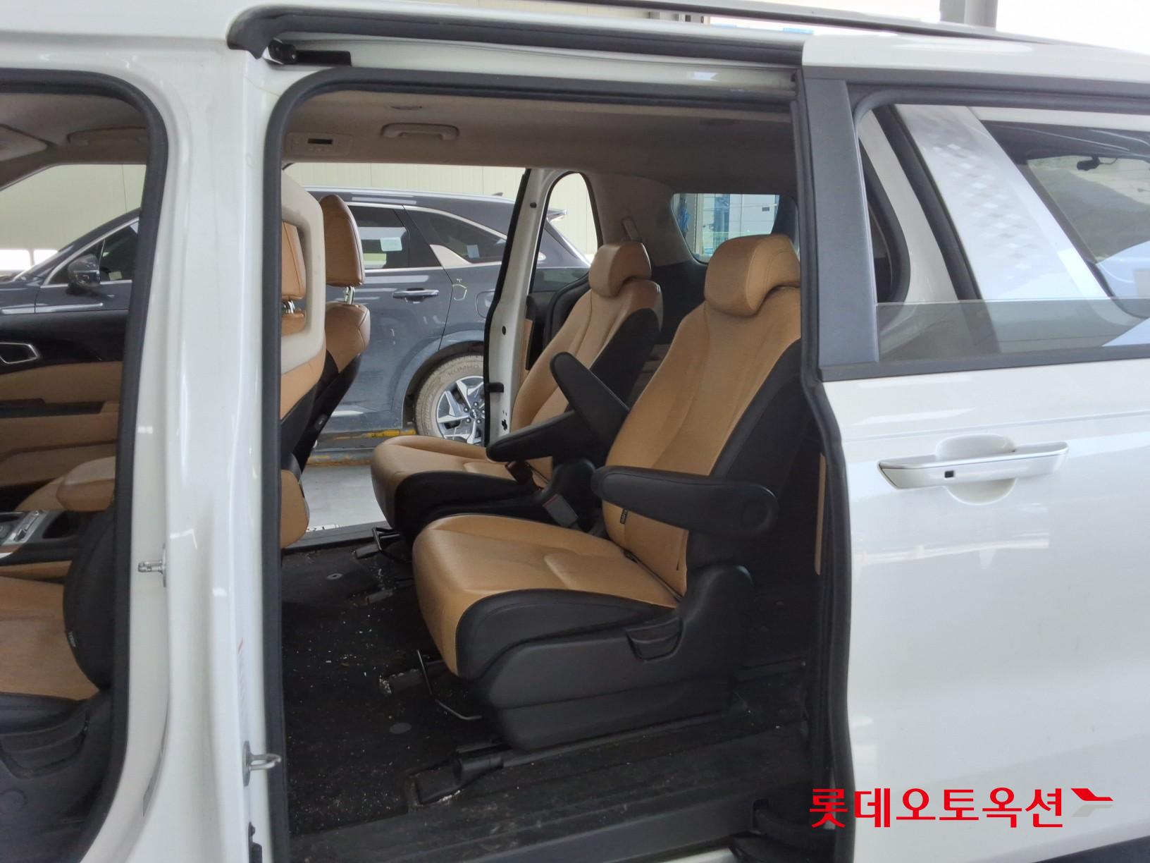 2021 - kia carnival
