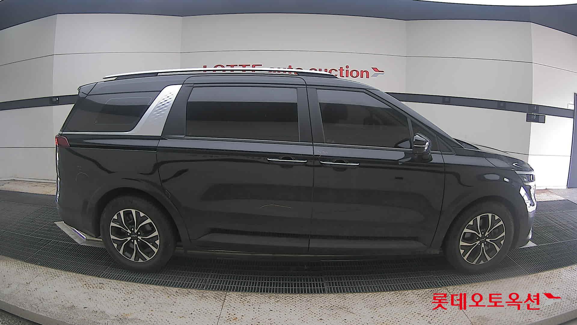 2022 - kia carnival