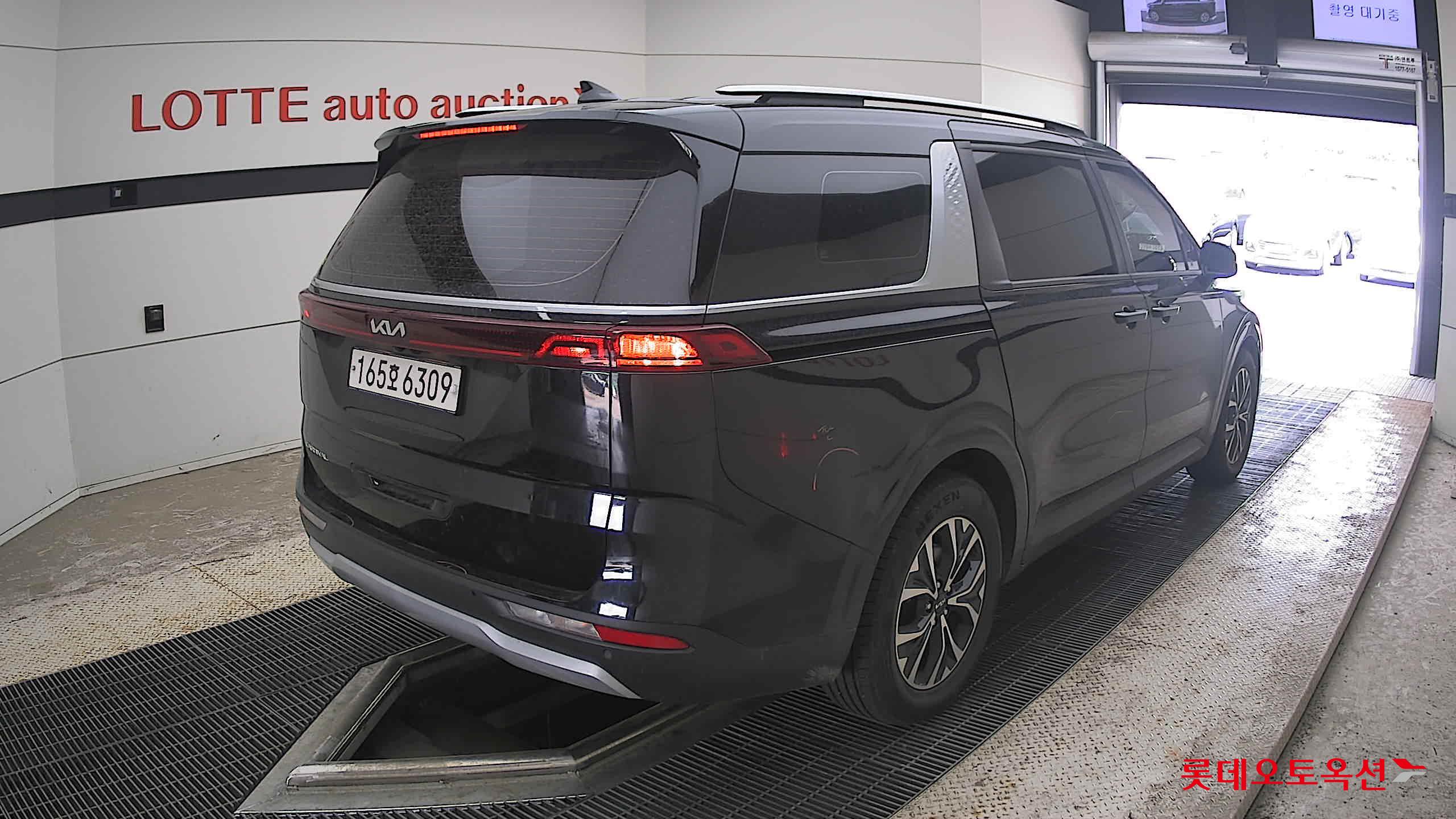2022 - kia carnival
